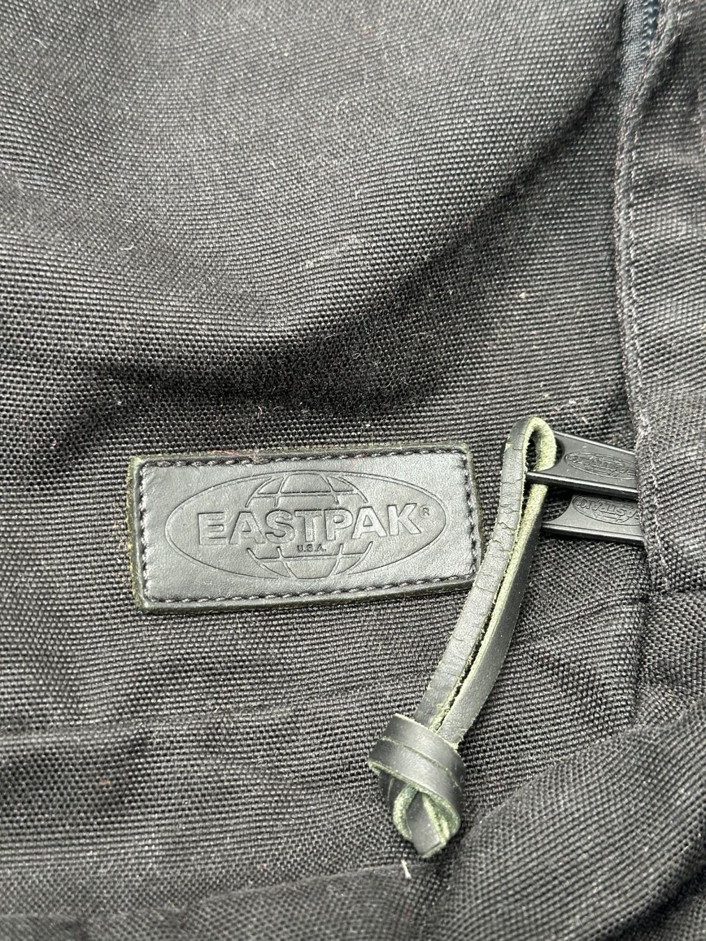 Eastpak Rucksäcke: Sac à dos Eastpak HUTSON/CORE noir – Gebraucht aus Morges von Auct 1