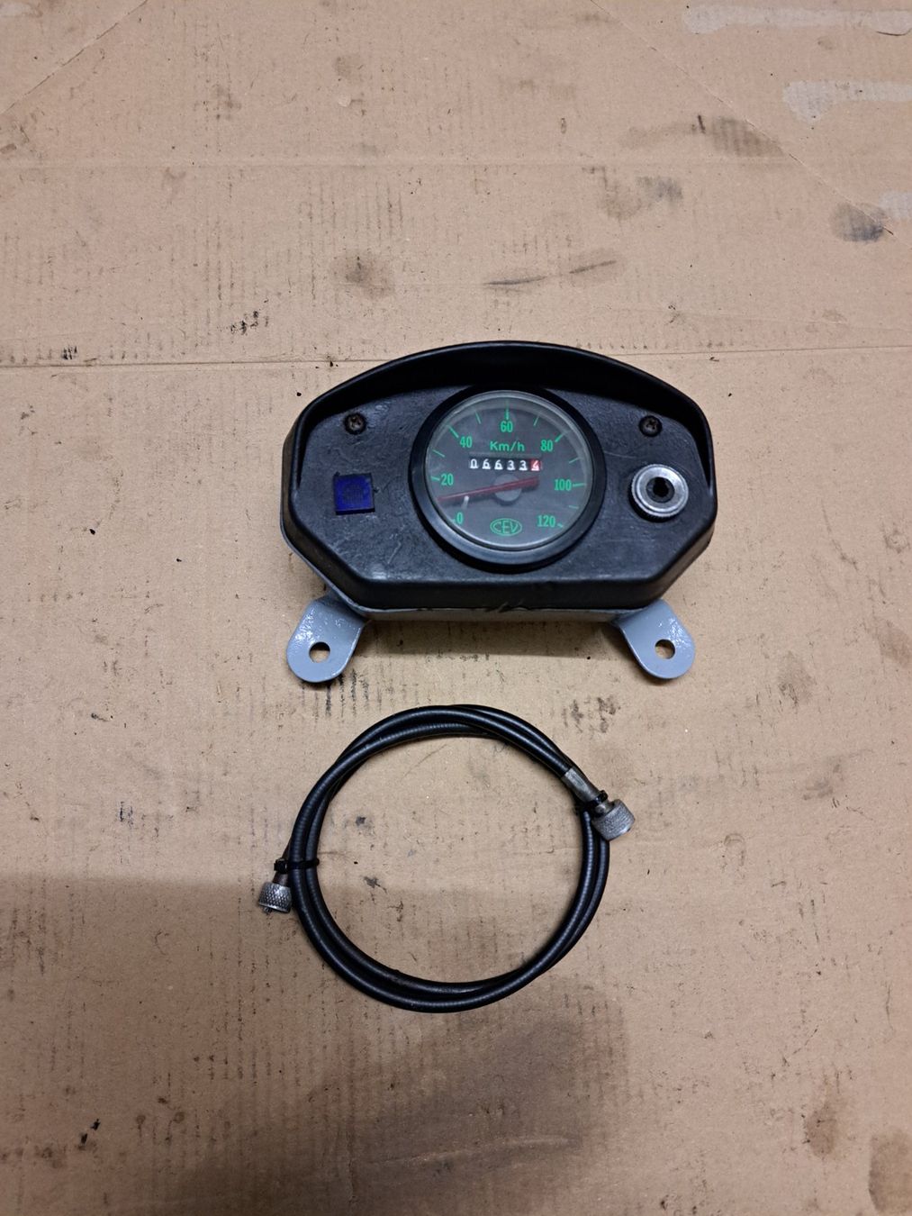 Pièces pour mobylette: Cockpit mit Tacho u.Seite – D'occasion à Boswil par m_r_2fhs