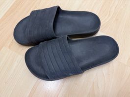 Adidas Badeschuhe Gr.4J (22.5 cm), schwarz