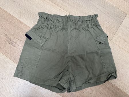 Khaki Shorts von H&M - Grösse 38 - Perfekt für den Sommer!