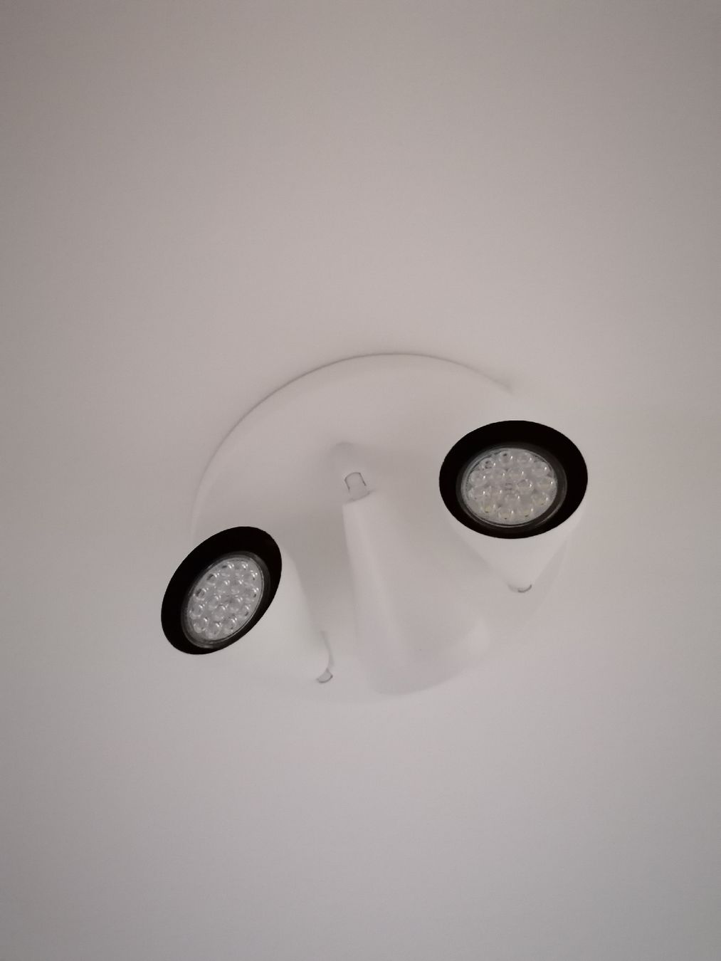 Ikea Kronleuchter & Deckenlampen: Ikea White Ceiling Lights with 3 Bulbs. Like new. – Gebraucht aus Zürich von thesuccessnow 4