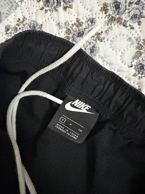 Nike Pantaloni: Pantalon Nike Taille S – Usato da Nyon venduto da lio_5n8l 1