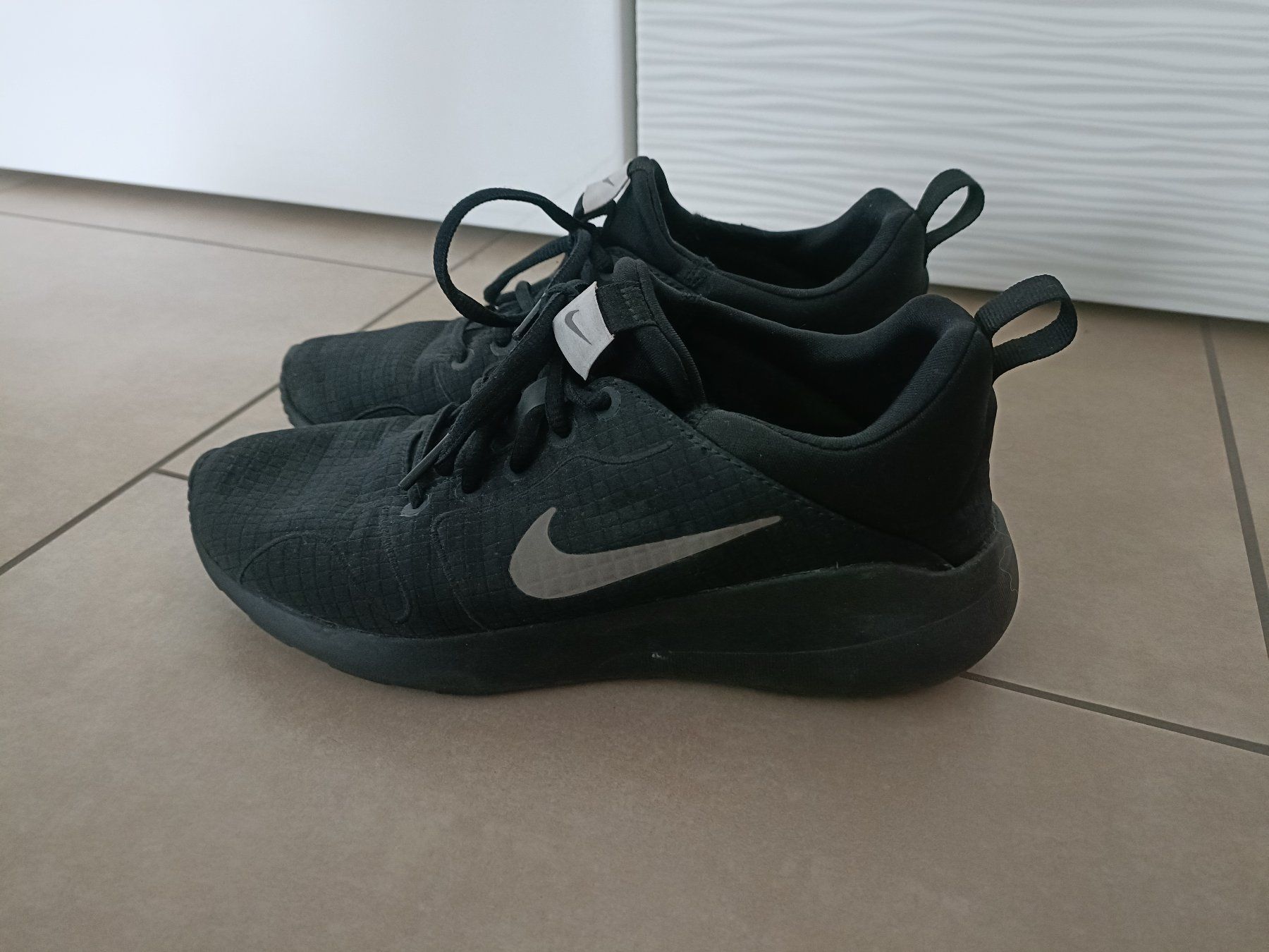 Nike Scarpe da donna: Nike Sneaker - Grösse 38 – Nuovo (secondo la descrizione) da Rickenbach b. Wil venduto da VeryLovelyThings 2