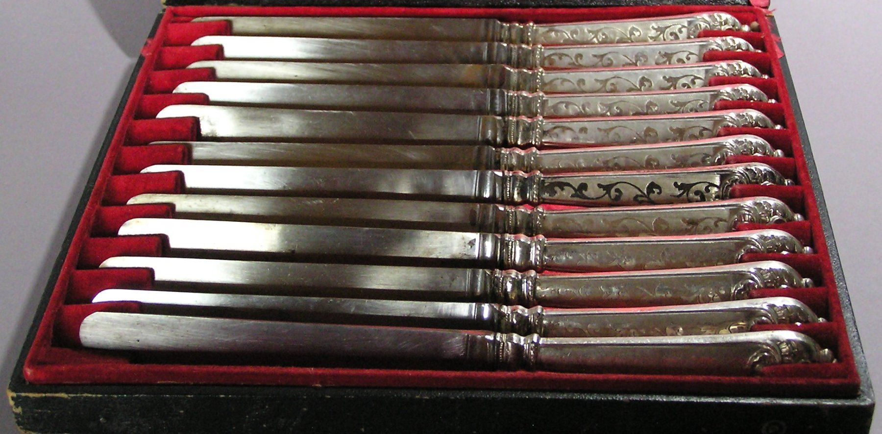 Messer: 12 ANTIKE DESSERTMESSER OBSTMESSER – Gebraucht aus Grenchen von Antique-hunter 1