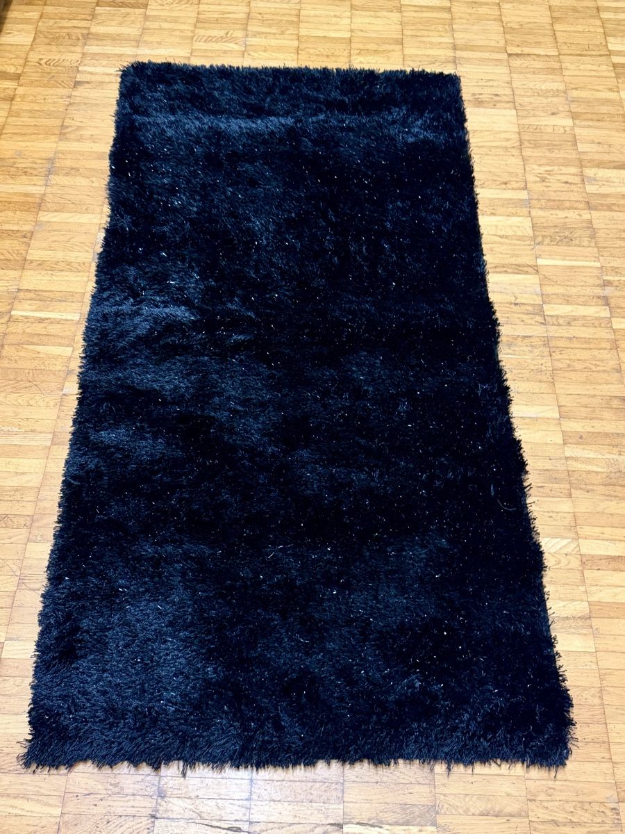 Teppiche: schwarzer Teppich mit glänzenden – Gebraucht aus St.Gallen von pep_2gfq
