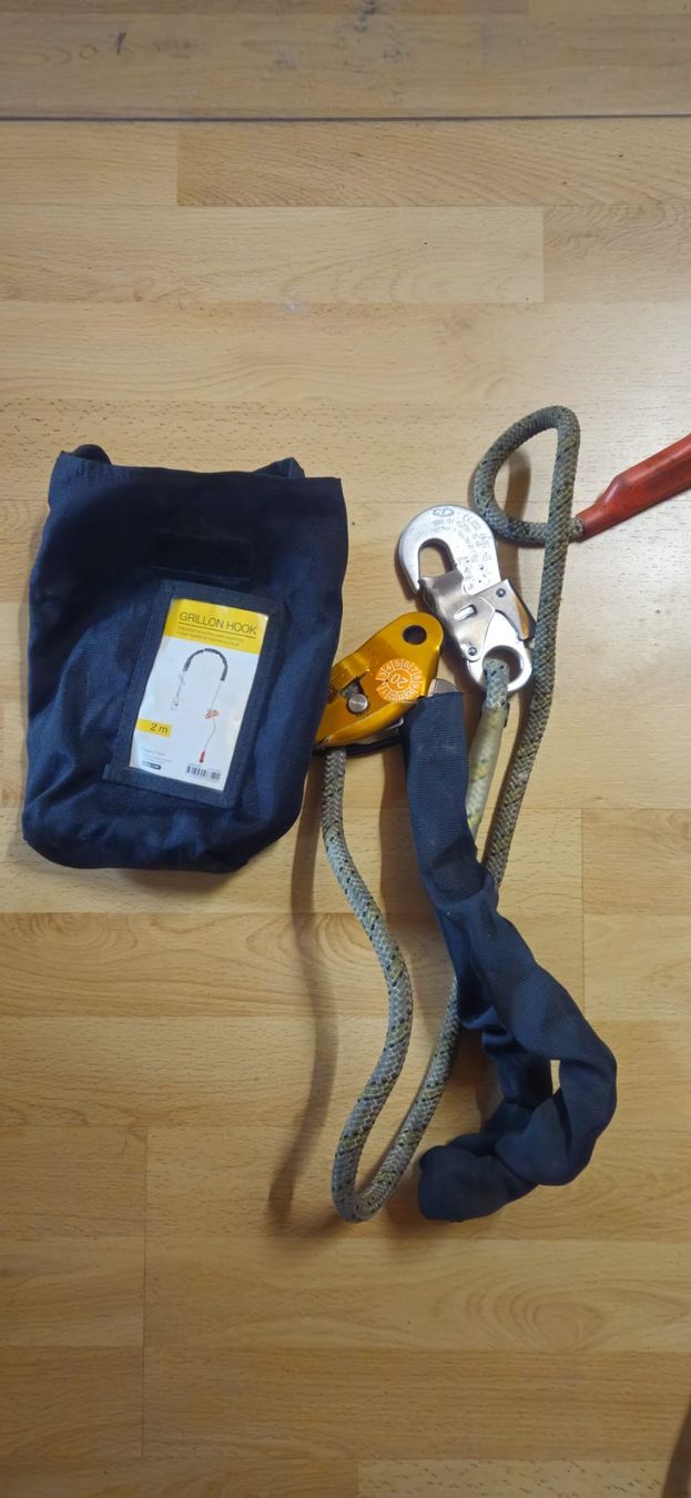 Attrezzatura da arrampicata: PETZL GRILLON HOOK 2m – Usato da Erlenbach i. S. venduto da Grelly1580