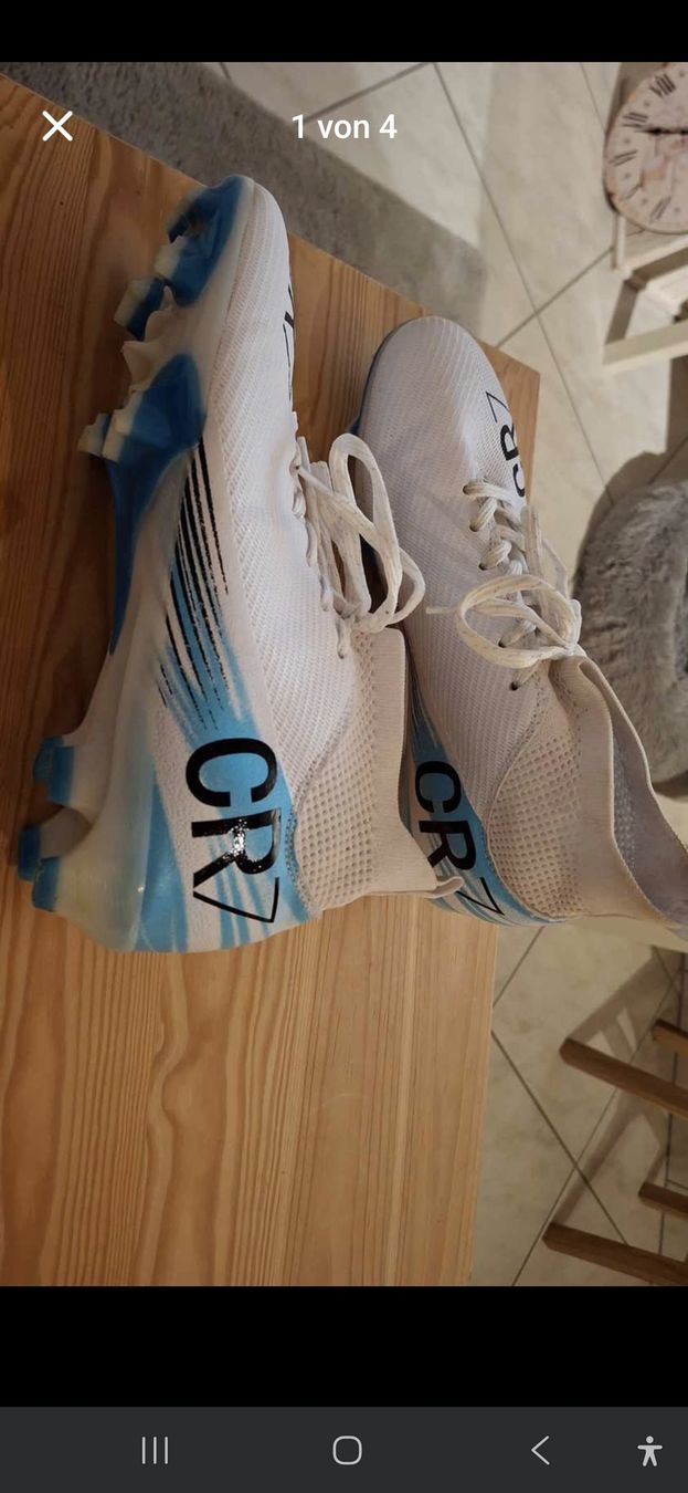 Scarpe da uomo: Fussball schuhe,grösse 39 klein geschnitten – Usato da Herzogenbuchsee venduto da marisav176