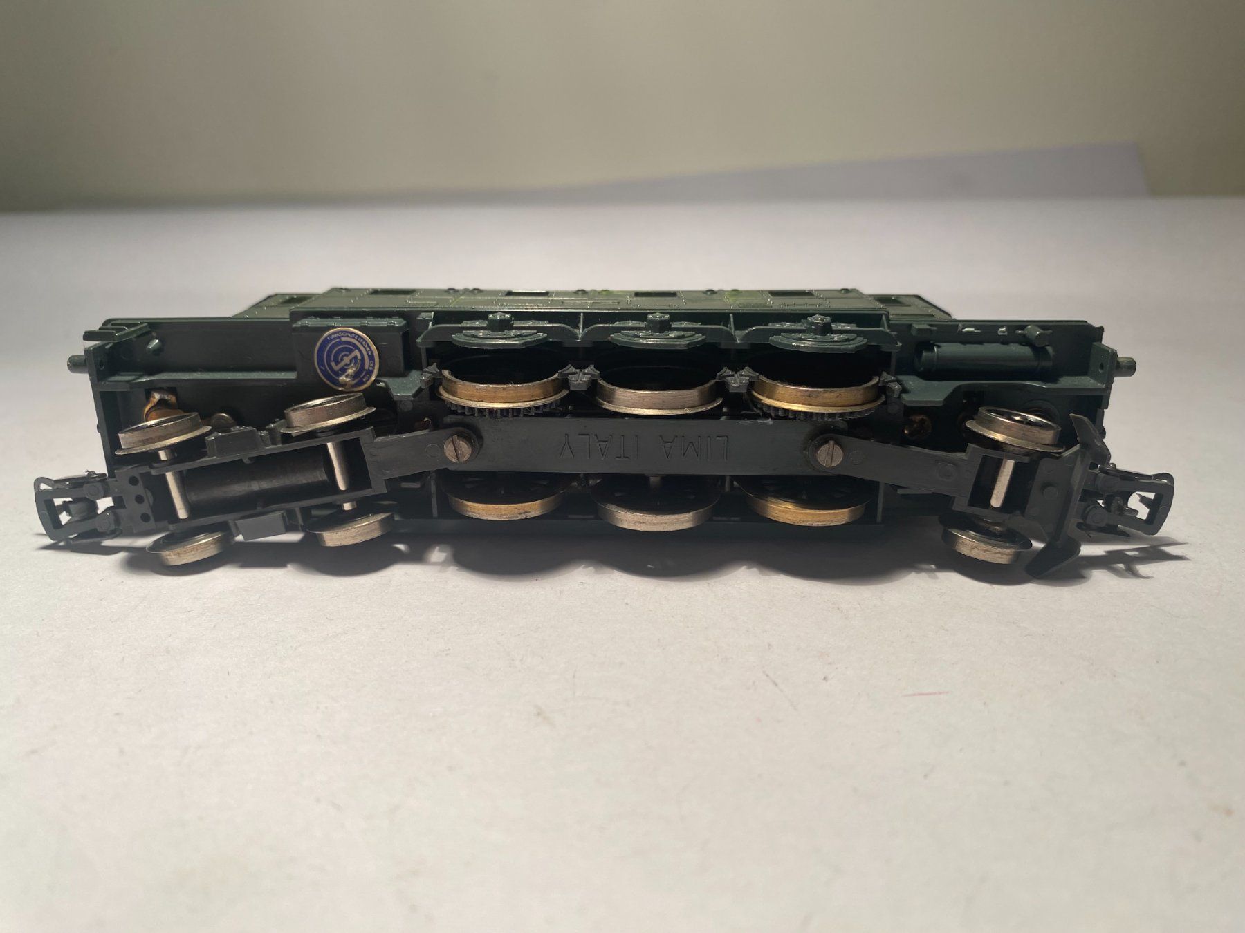 Lima Modelleisenbahnen: LIMA E-Lok Ae 3/6 der SBB 208117 grün DC – Defekt aus Buchrain von Modellbahn11 6