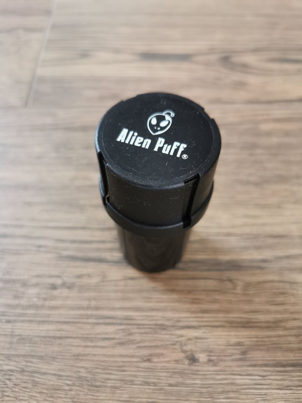 Tabak: Alice Puff Vorratsbehälter & Grinder in einem NEU Restposten – Neu und originalverpackt aus Gossau ZH von GDE19 1