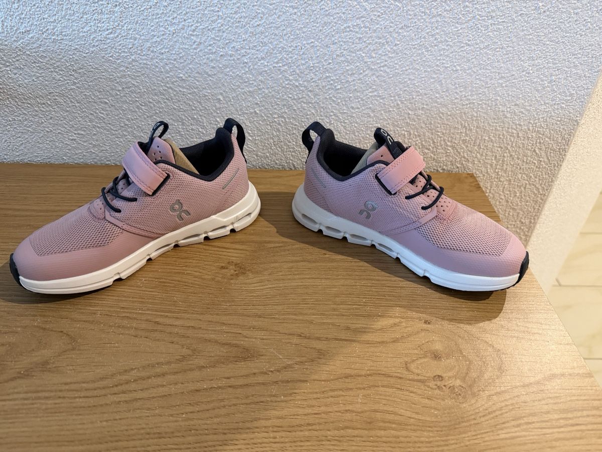 On Scarpe per ragazze: Kinder-Schuhe ON Cloud Play | Grösse 31.5  – Nuovo (secondo la descrizione) da Grosswangen venduto da winkelfeld 4