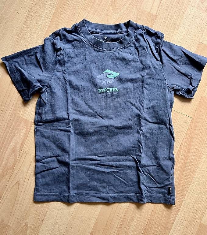 Camicie, T-shirt & Polo: Ripcurl T-Shirt Kids Gr. 110 – Usato da St.Moritz venduto da Topofthemountains