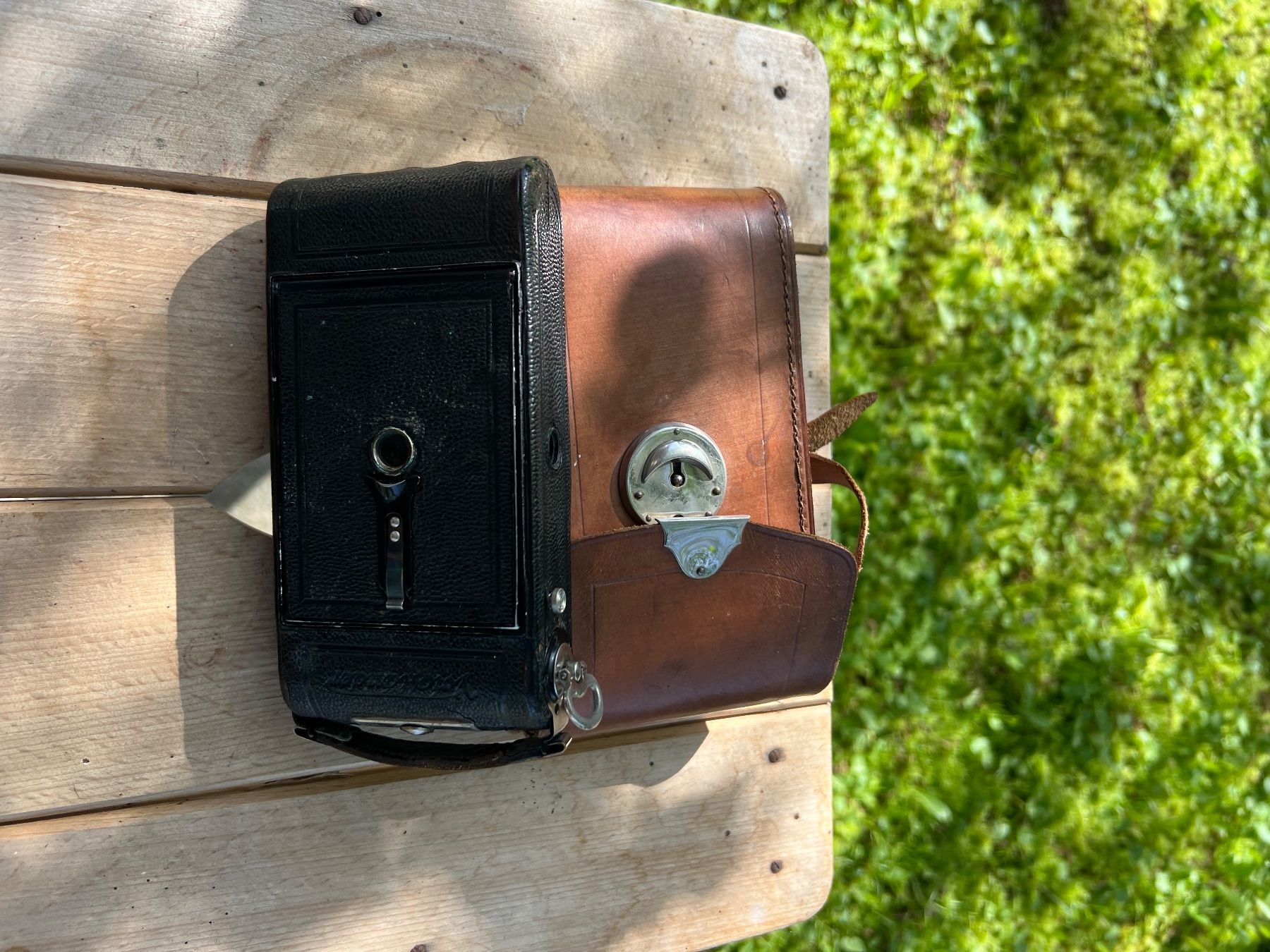 Zeiss Fotocamera: Zeiss Ikon Cocarette Klappkamera mit Ledertasche – Usato da Uster venduto da mos_8klm 1