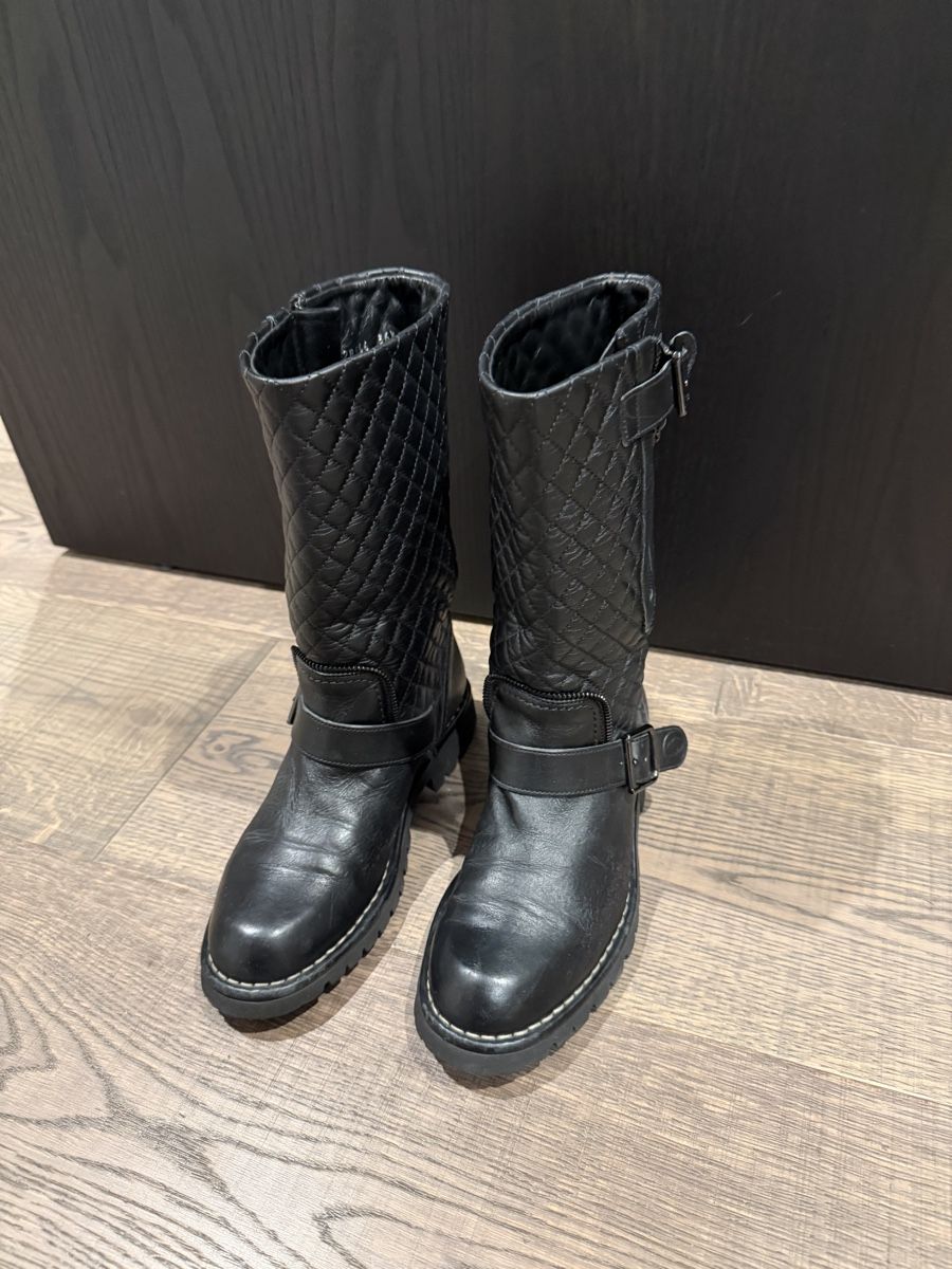 Chanel Scarpe da donna: Chanel Quilted Biker Boots – Usato da Herrliberg venduto da Tubalp 2