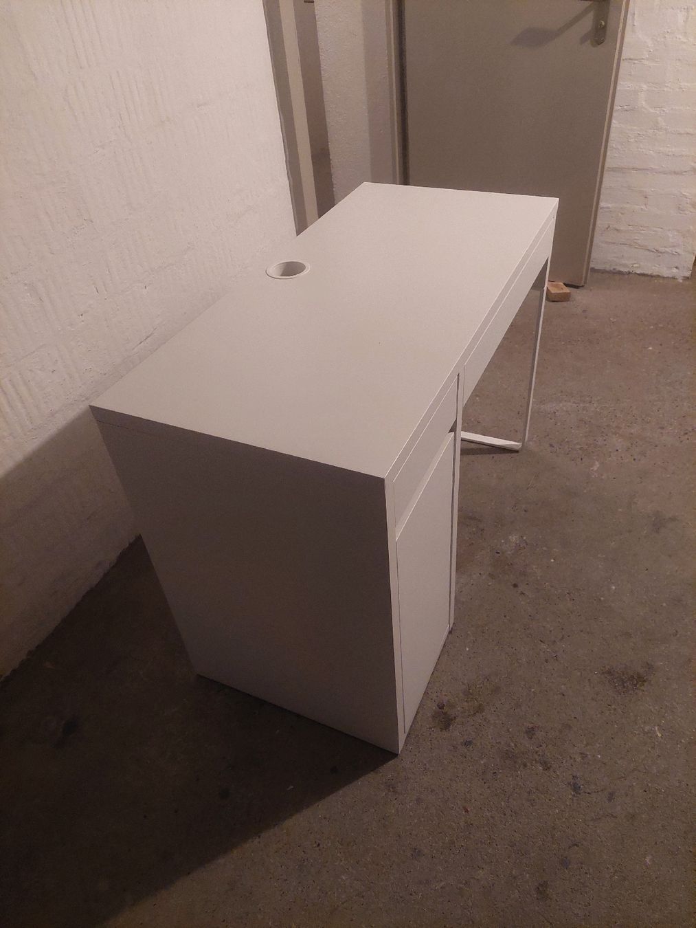 Scrivanie: Ikea Schreibtisch MICKE – Usato da Winterthur venduto da ale_t766 3