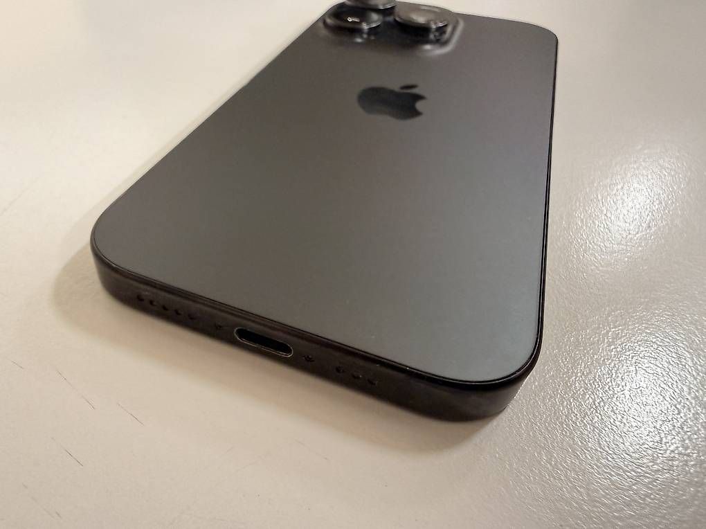 Telefoni cellulari / Smartphones: iPhone 16 Pro mit AppleCare+ – Usato da Zürich venduto da zuerich_03 2