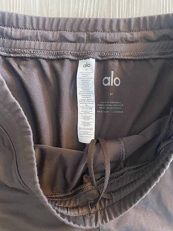 Pantalons: Alo Yoga 7 Conquer React Performance Shorts  Size M  – D'occasion à Ponte Tresa par coc_nnf5 2