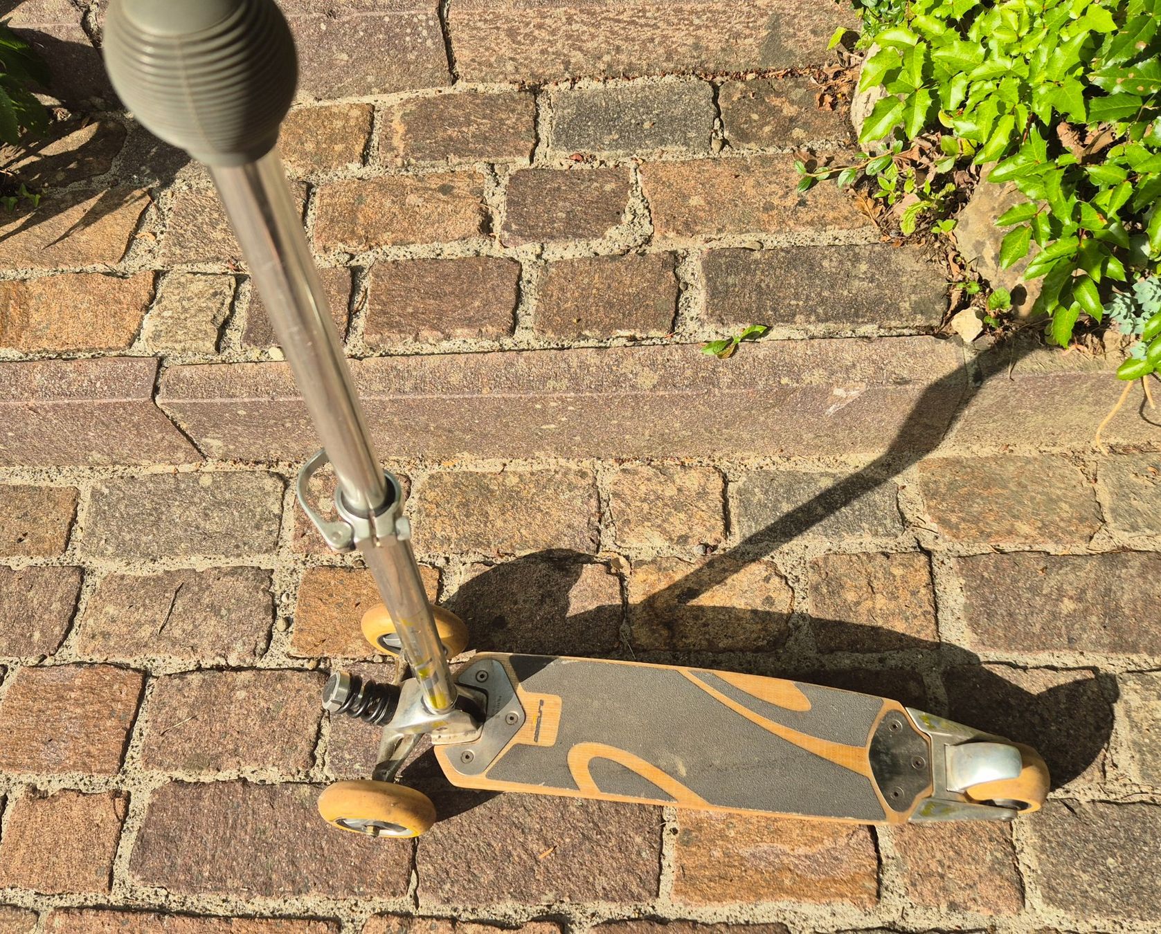 Kickboard: Trotinette Playmaker Obscur, 3-Rad – Gebraucht aus Winkel von Heuresis