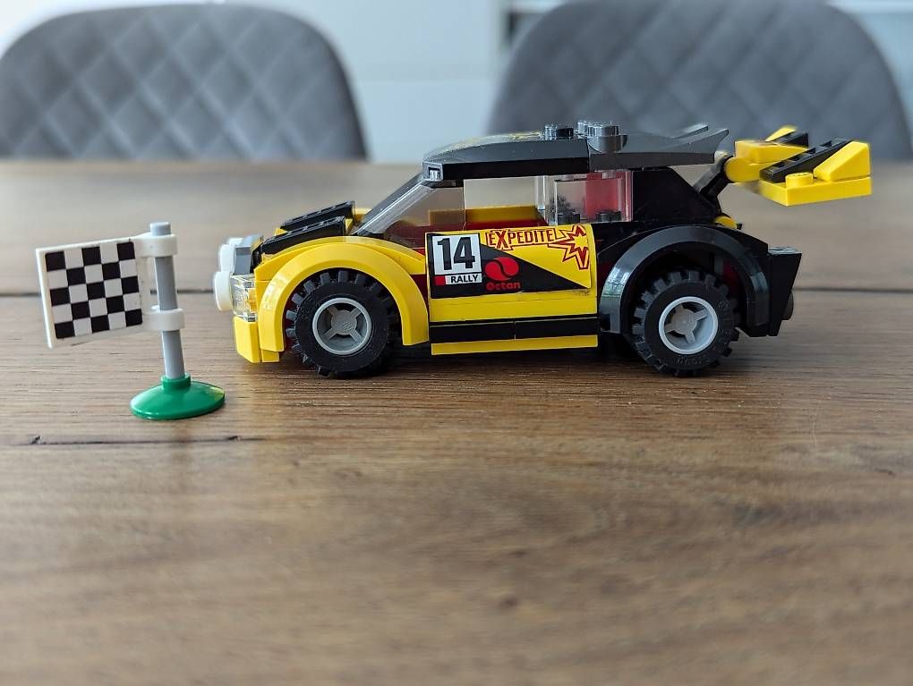 Lego Spielzeuge: LEGO Rallyeauto – Gebraucht aus Herzogenbuchsee von Obivius