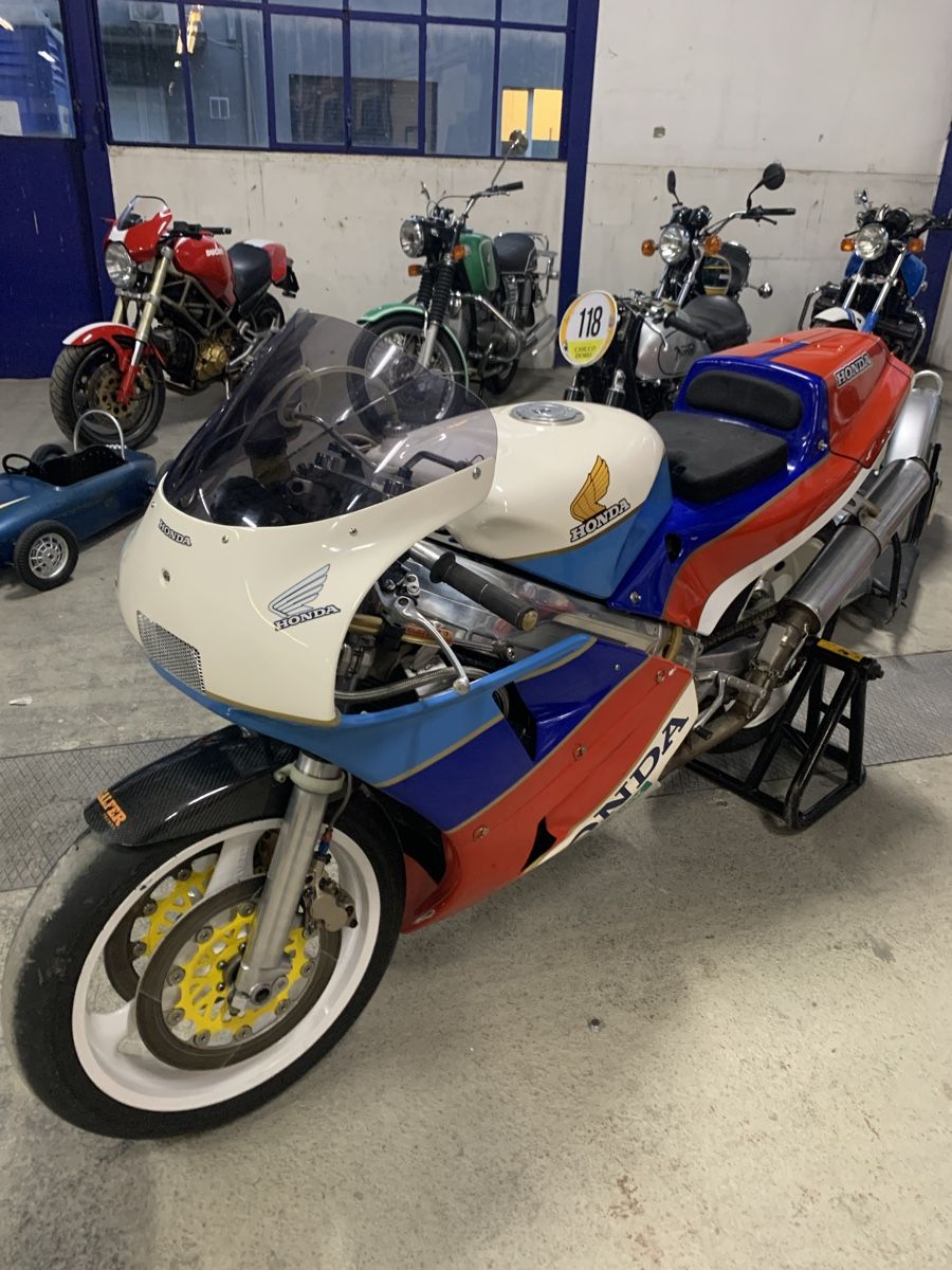 Piste: Honda VFR RC30 Course – Usato da Choëx venduto da steveXB12 1