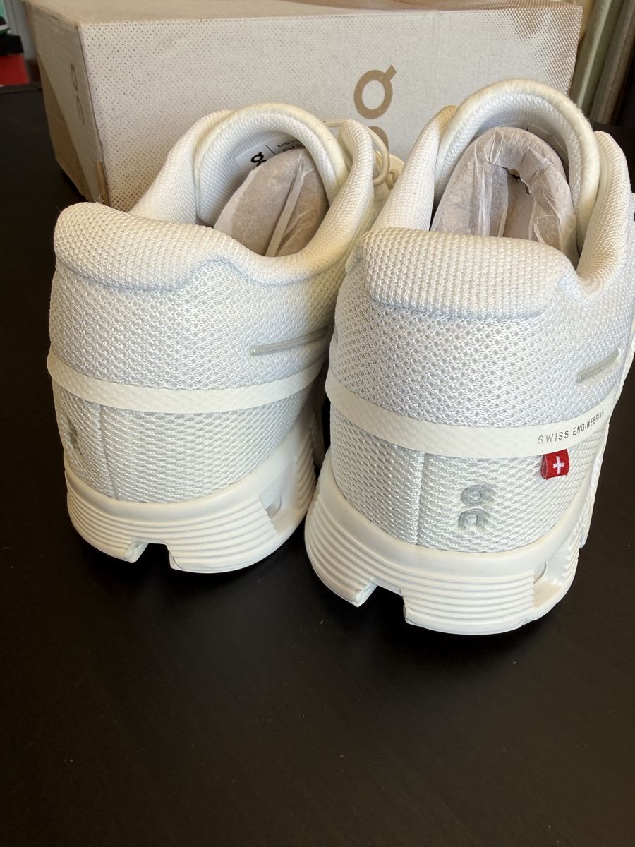 On Chaussures femmes: ON Cloud 5 Schuhe Weiss Gr. 37 NEU – Neuf avec emballage d'origine à Wallbach par Nenex 3