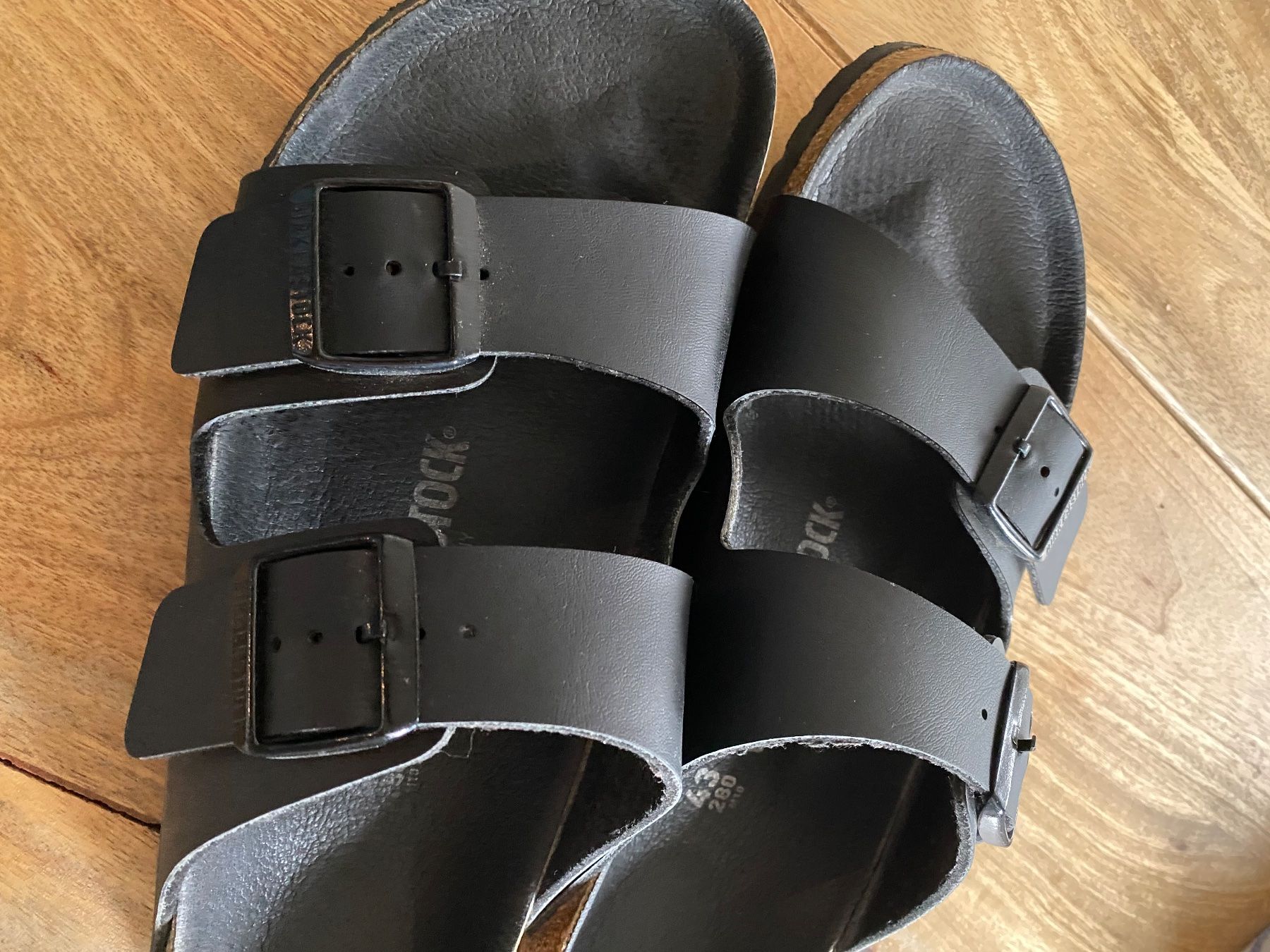 Birkenstock Scarpe da uomo: Birkenstock Sandalen schwarz 43 – Usato da Schlieren venduto da Javisnchz 5