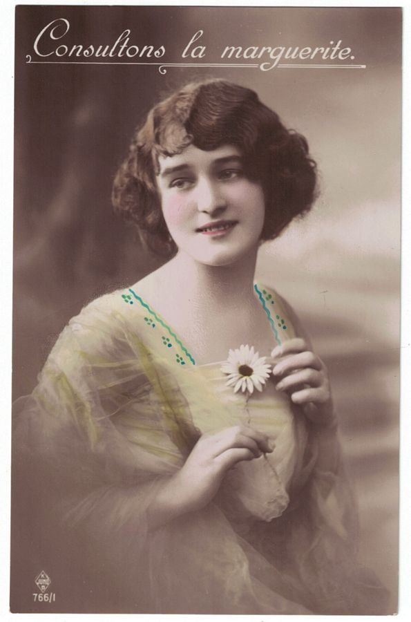 Cartoline postali: Romantik - Junge Dame befragt das Gänseblümchen – Usato da Frauenfeld venduto da POML
