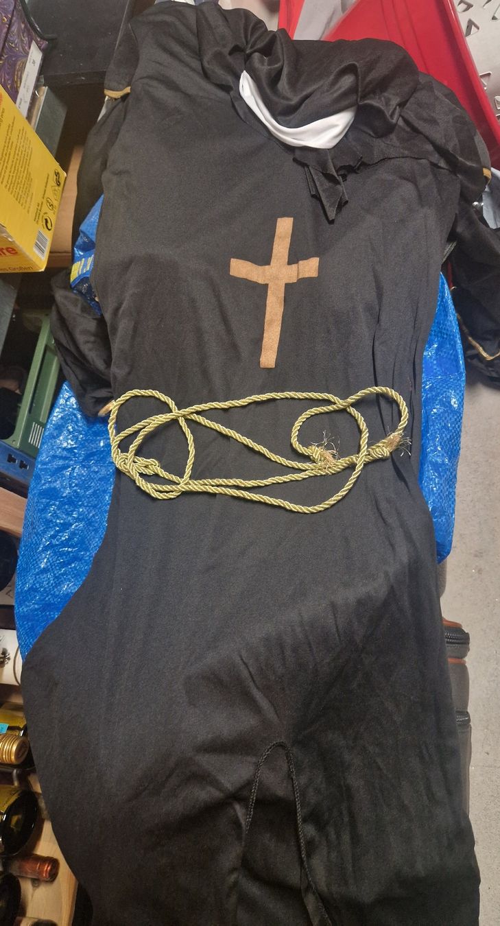 Costumi: Fasnachtskleider Set Gr. M – Usato da Zürich venduto da stefanella 4