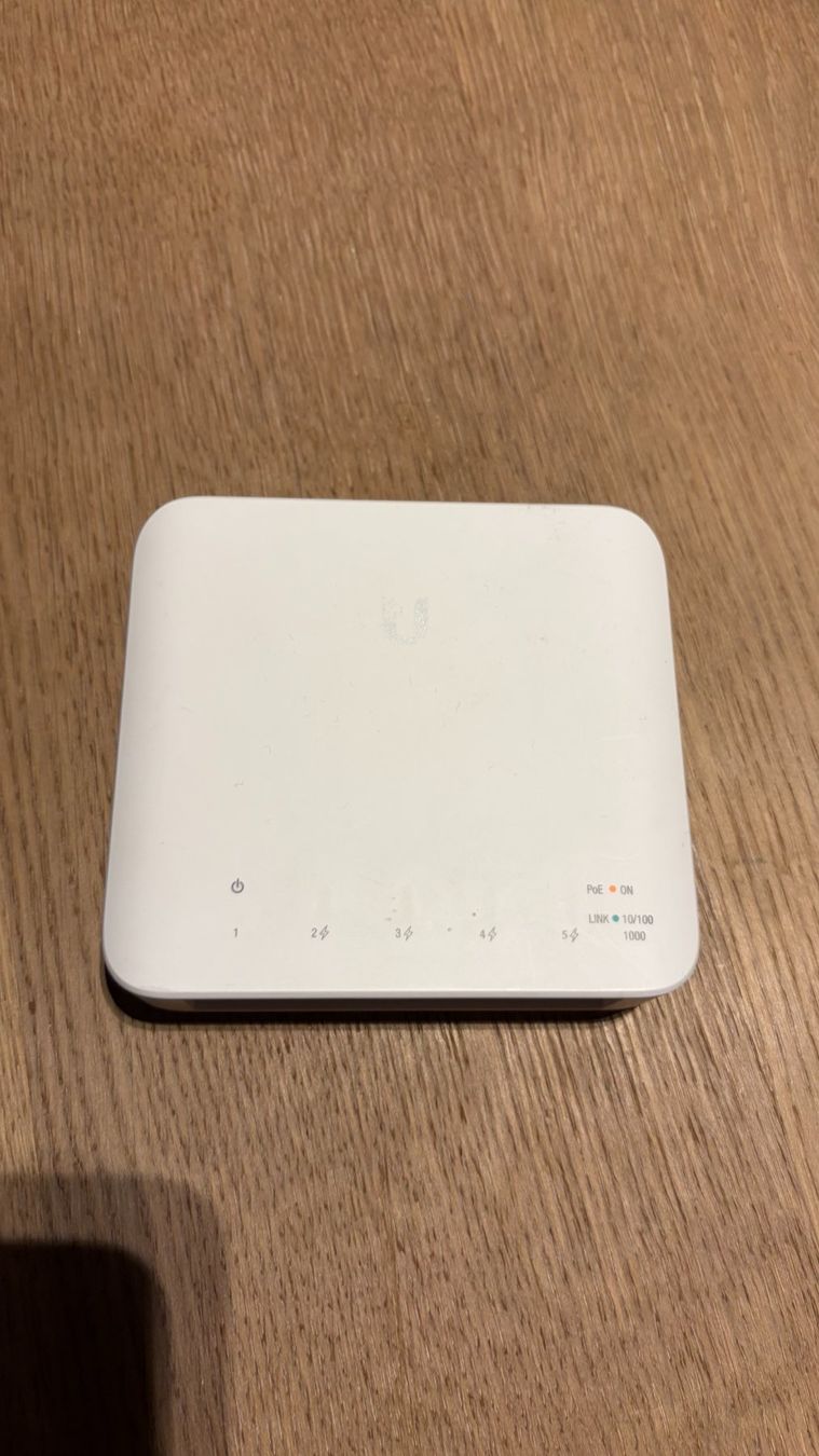 Hubs & Switches: Ubiquiti Switch USW-Flex Outdoor – Gebraucht aus zürich von schweigers