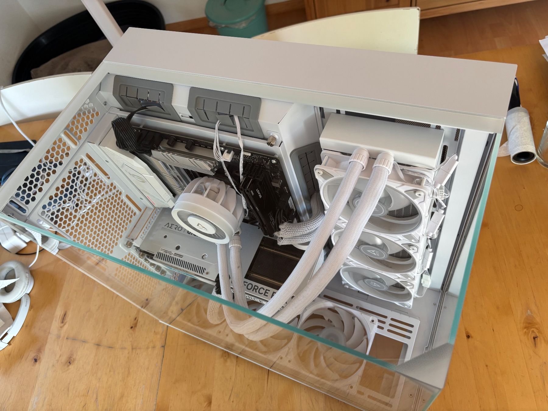 PC: Gaming PC - RTX 4060, Top Zustand – Nuovo (secondo la descrizione) da Leuzigen venduto da hae_8z86 1