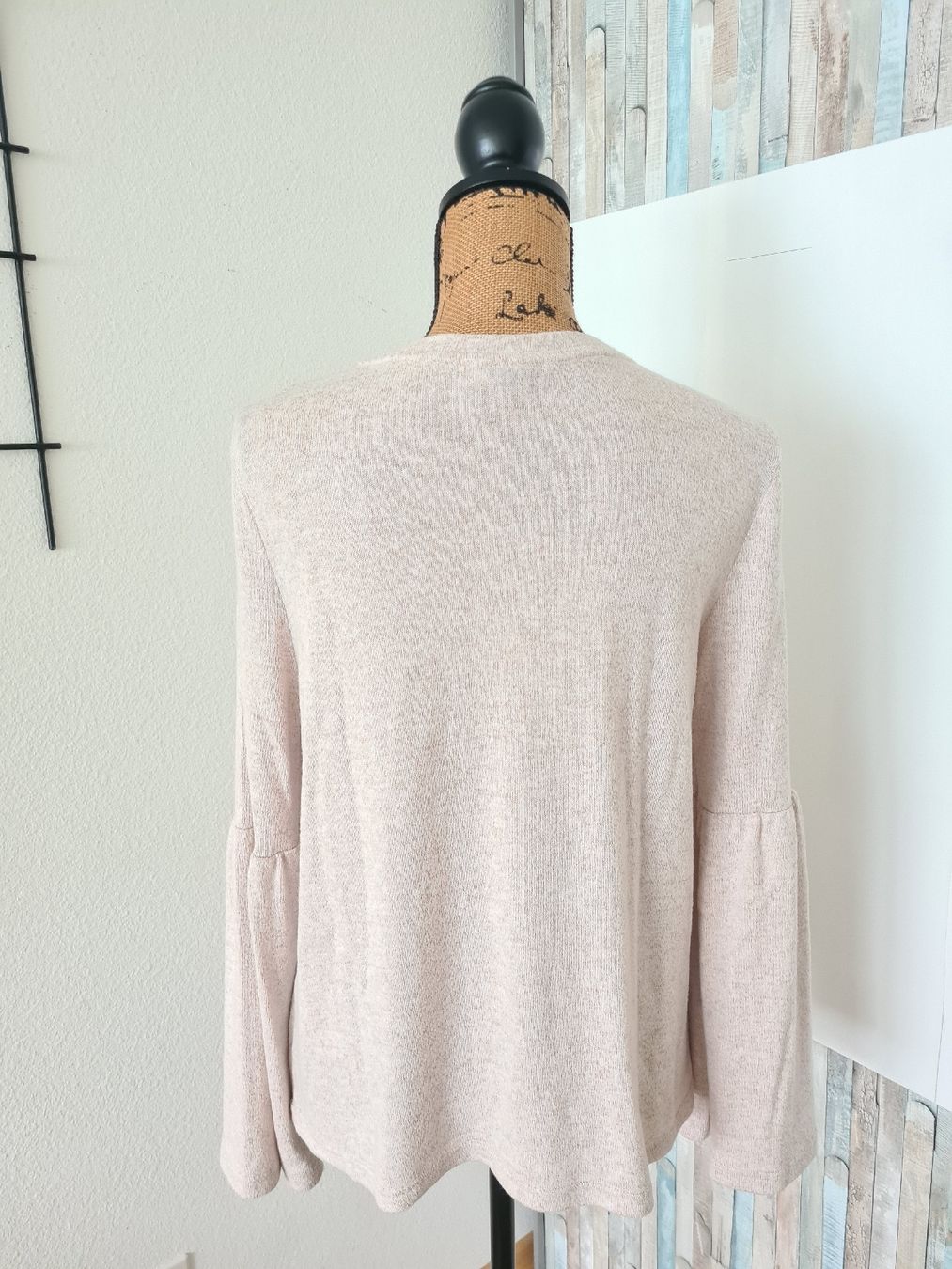 Only Maglioni & Felpe: Only Pullover mit Trompetenärmel, Grösse M, Top Zustand! – Nuovo (secondo la descrizione) da KRIENS venduto da Franzy_Blond10 2