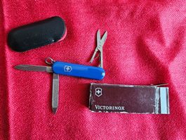 Couteau suisse Victorinox bleu avec boîte et étui