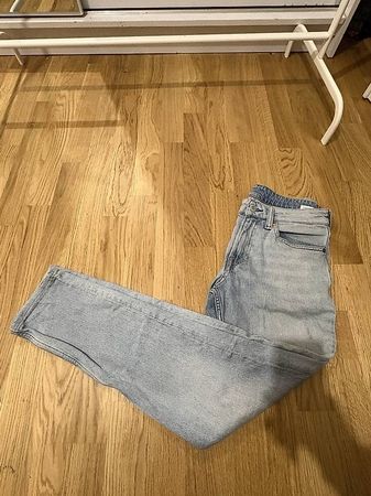 Différent jeans à 7.-
