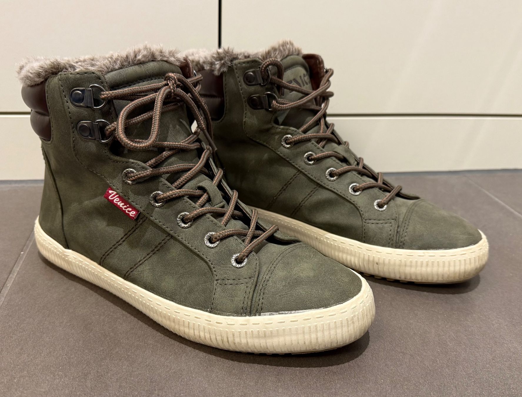 Scarpe da donna: Winter Schuhe von Venice - Grösse 39 – Nuovo (secondo la descrizione) da Altdorf UR venduto da Mini037