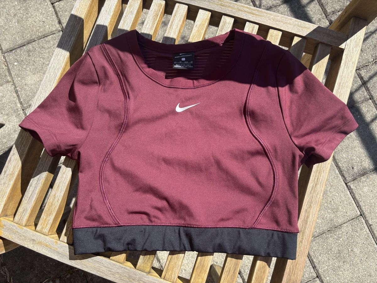 Nike Top: NIKE Crop Top fürs Gym – Nuovo (secondo la descrizione) da Wetzikon ZH venduto da aku_gw6r 1