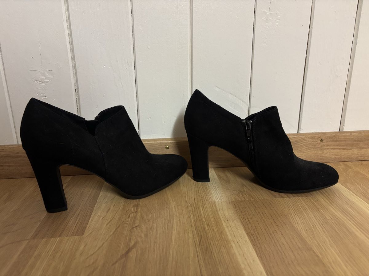 Scarpe da donna: schwarze Stöckelschuhe Gr. 40 – Usato da Montlingen venduto da ann_w6t2 1