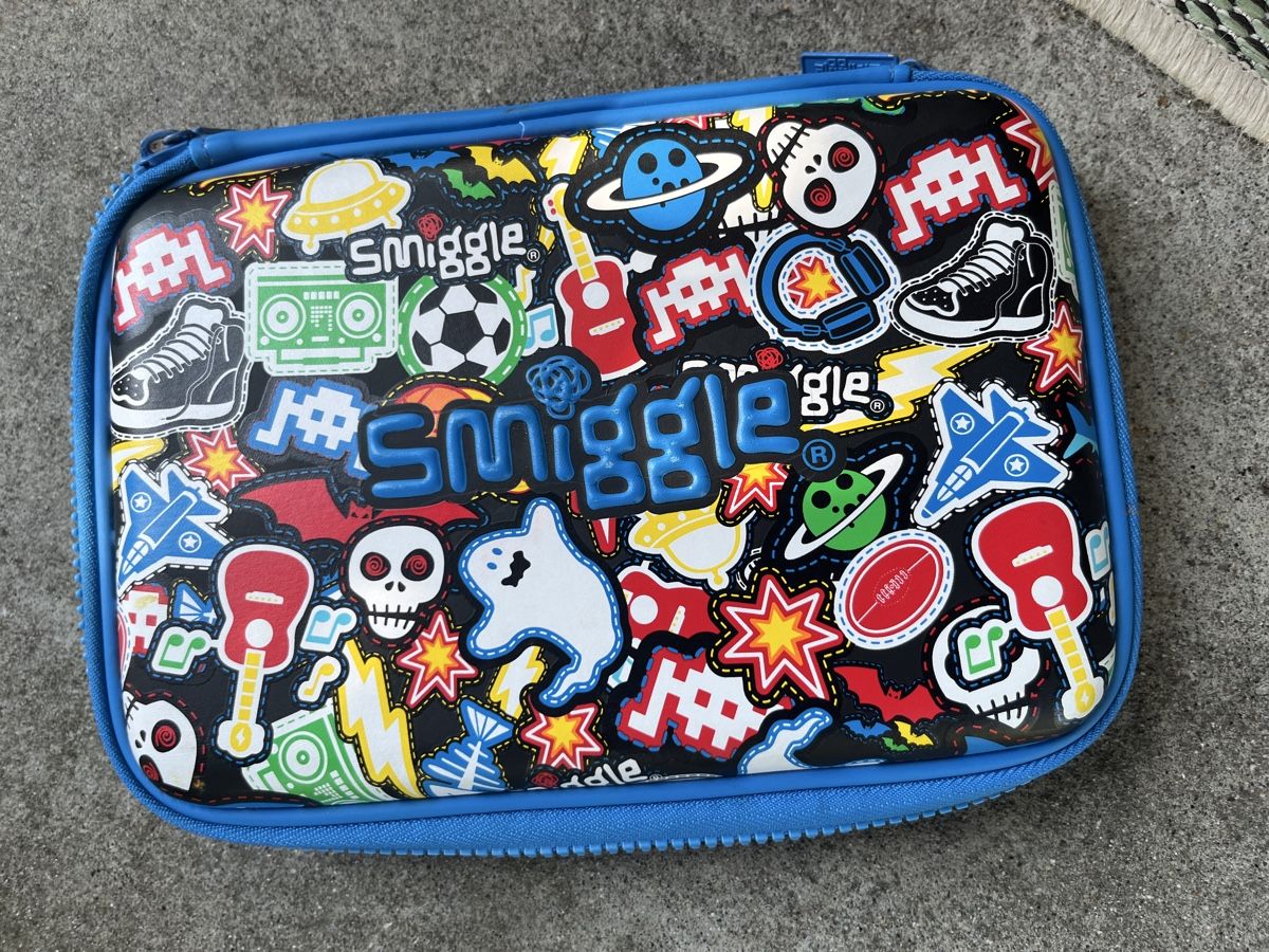 Schüler-Etuis: Stiftebox Smiggle Multicolore guter Zustand – Gebraucht aus Au ZH von Paninifieber26 1