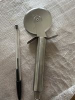 Small pizza cutter