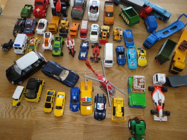 Hot Wheels Giocattoli: AUTO 51 X MAJORETTEHOTWHEELSDISNEYSIKUMATCHBOXNONAME – Usato da Teufen AR venduto da Donschabl