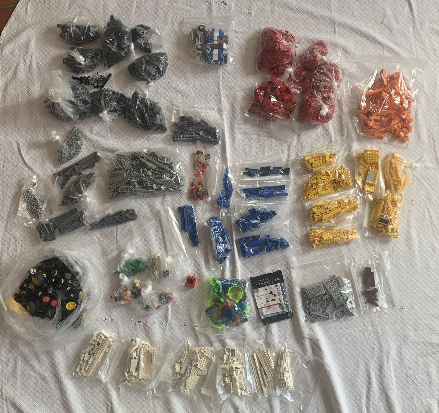 Lego Spielzeuge: Viel Lego grob nach Farben und Formen sortiert – Gebraucht aus Jonen von Sumbrella 1