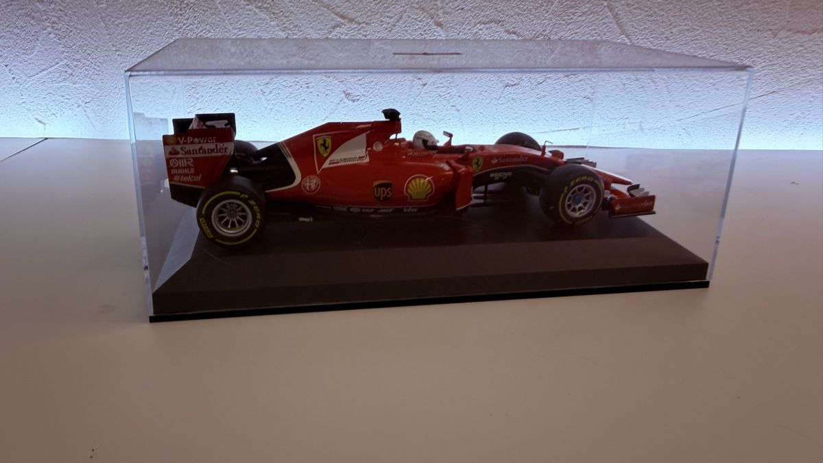 Ferrari Modellini d'auto: Ferrari Formel 1 Modellauto im Displaykasten  – Usato da Rotkreuz venduto da perlengott 2