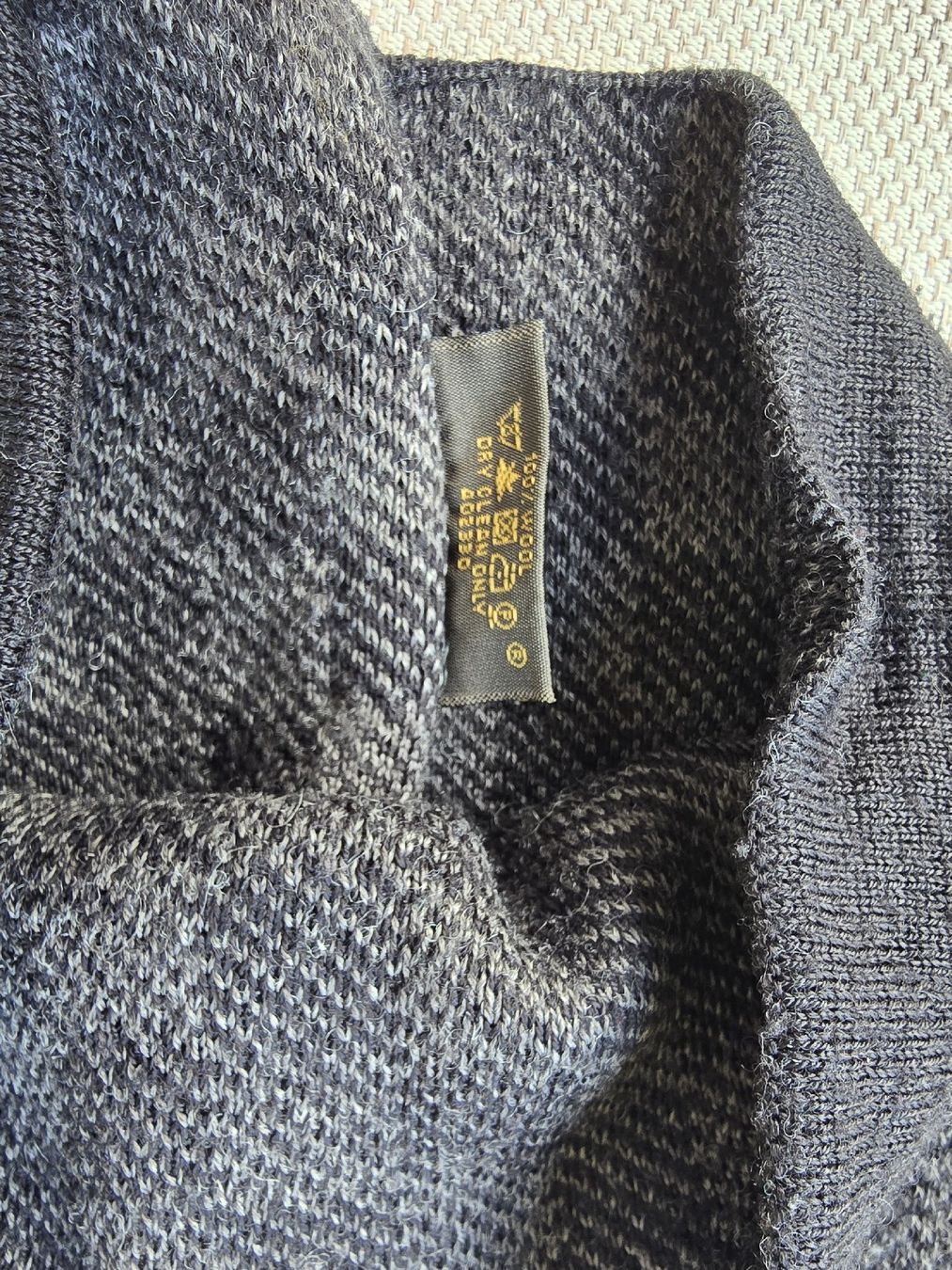 Sonstige Kleidung & Accessoires: LV Beanie Mütze – Gebraucht aus Urtenen-Schönbühl von G00Deal 2