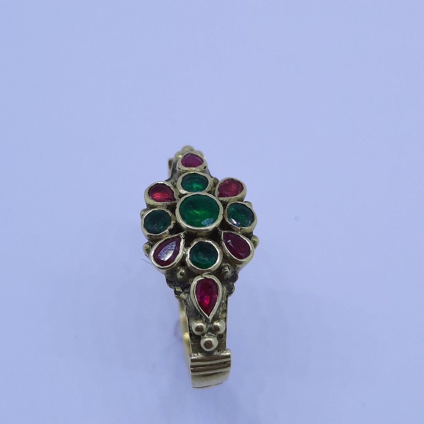 Anelli: Goldring mit wunderschönene Edelsteinen – Usato da Unterägeri venduto da Altgoldschmuck 1