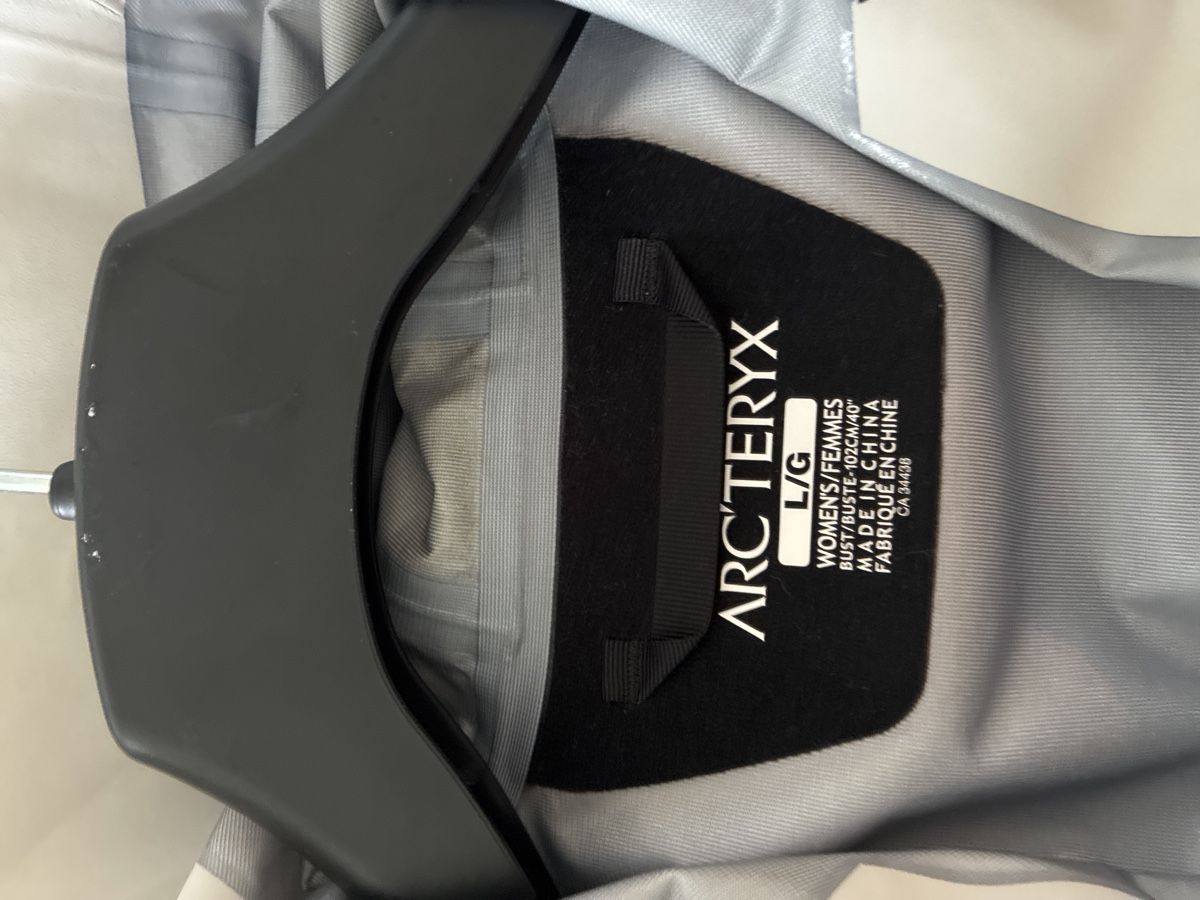 Arcteryx Cappotti: Arcteryx Regenmantel – Usato da Cheyres venduto da zwischendurch 2