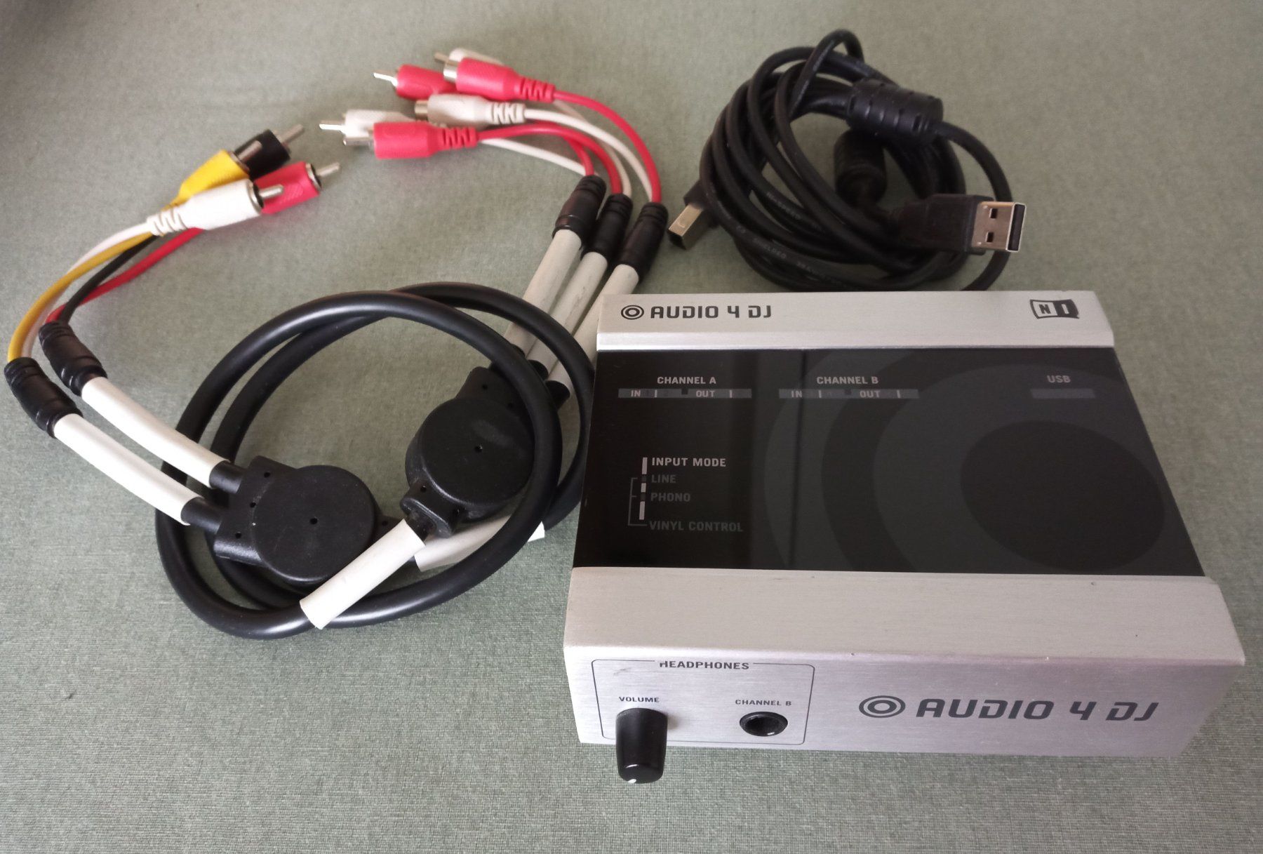 Traktor DJ-Equipment: Native Instruments Audio 4 DJ Interface – Gebraucht aus Leutwil von
