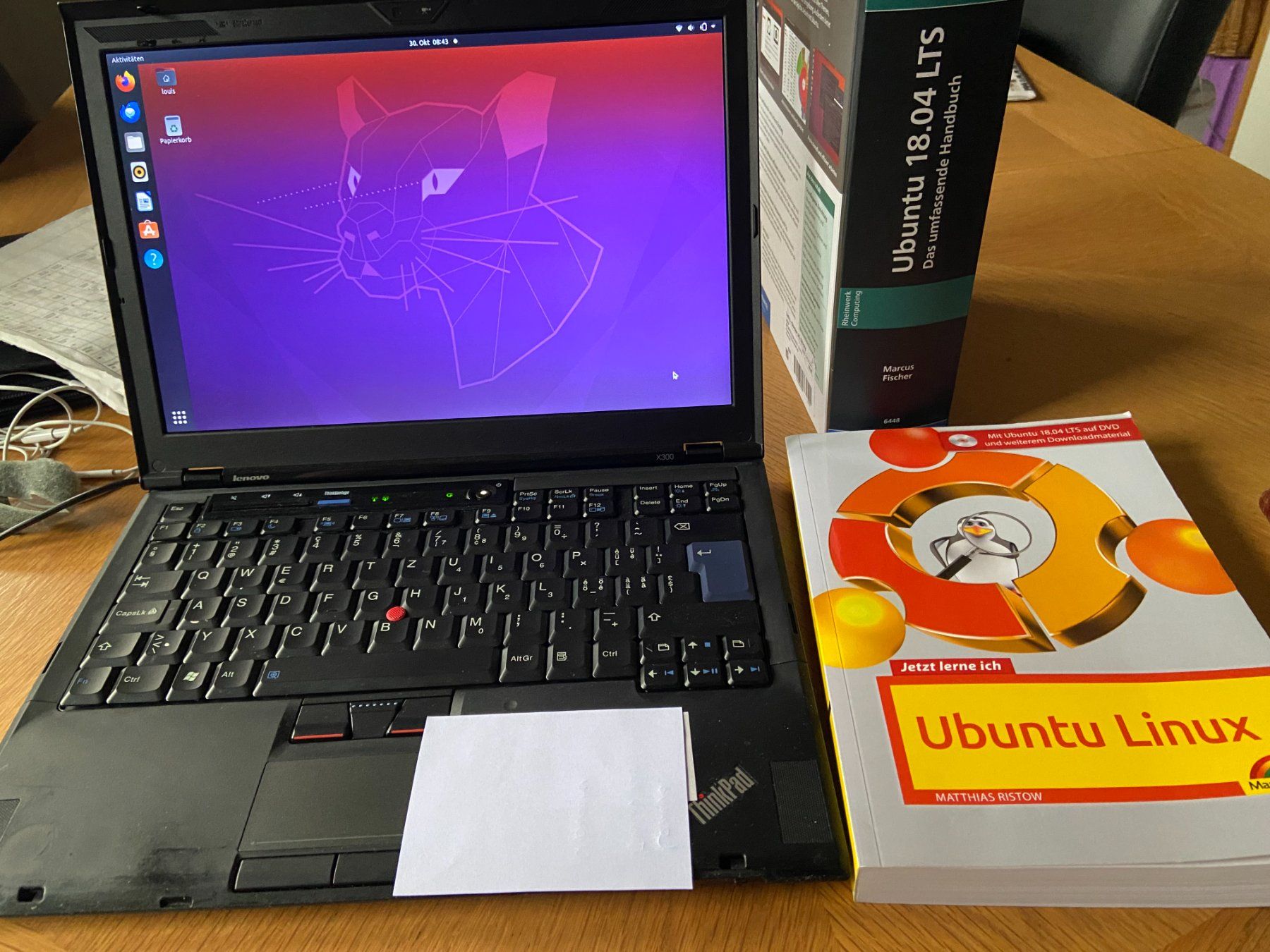 Lenovo Notebooks: ThinkPad Laptop mit Ubuntu Linux und zwei Handbücher – Gebraucht aus Berikon von Cmouse
