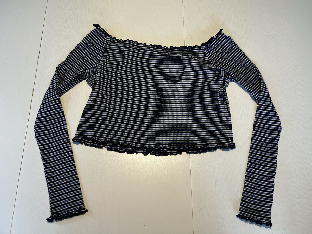H&M Tops: Blau Gestreiftes Crop Top, H&M, Grösse M – Gebraucht aus Hüttikon von ele_tll8 1