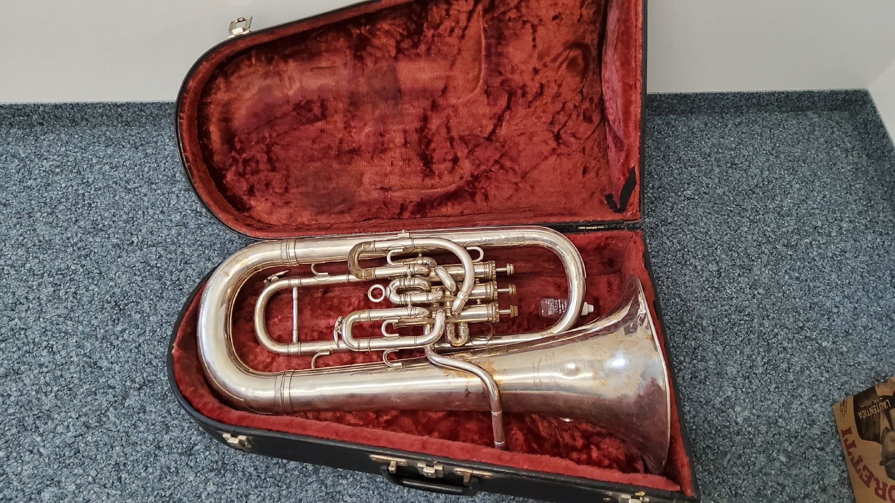 Musikinstrumente: Euphonium Besson versilbert mit Koffer gebraucht – Gebraucht aus Herisau von Nluanalucas