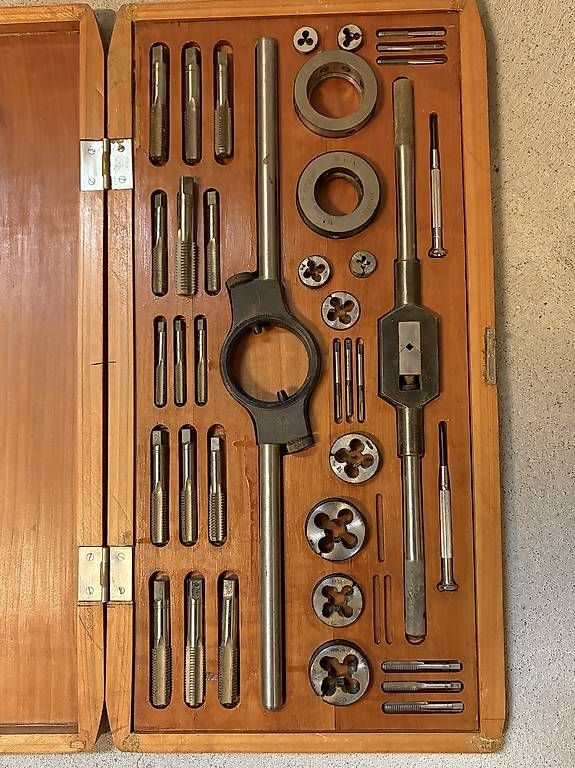 Tutti gli attrezzi: Gewindebohrer & Schneideisen Set - Holzkoffer – Usato da Wettingen venduto da luc_skt2 2
