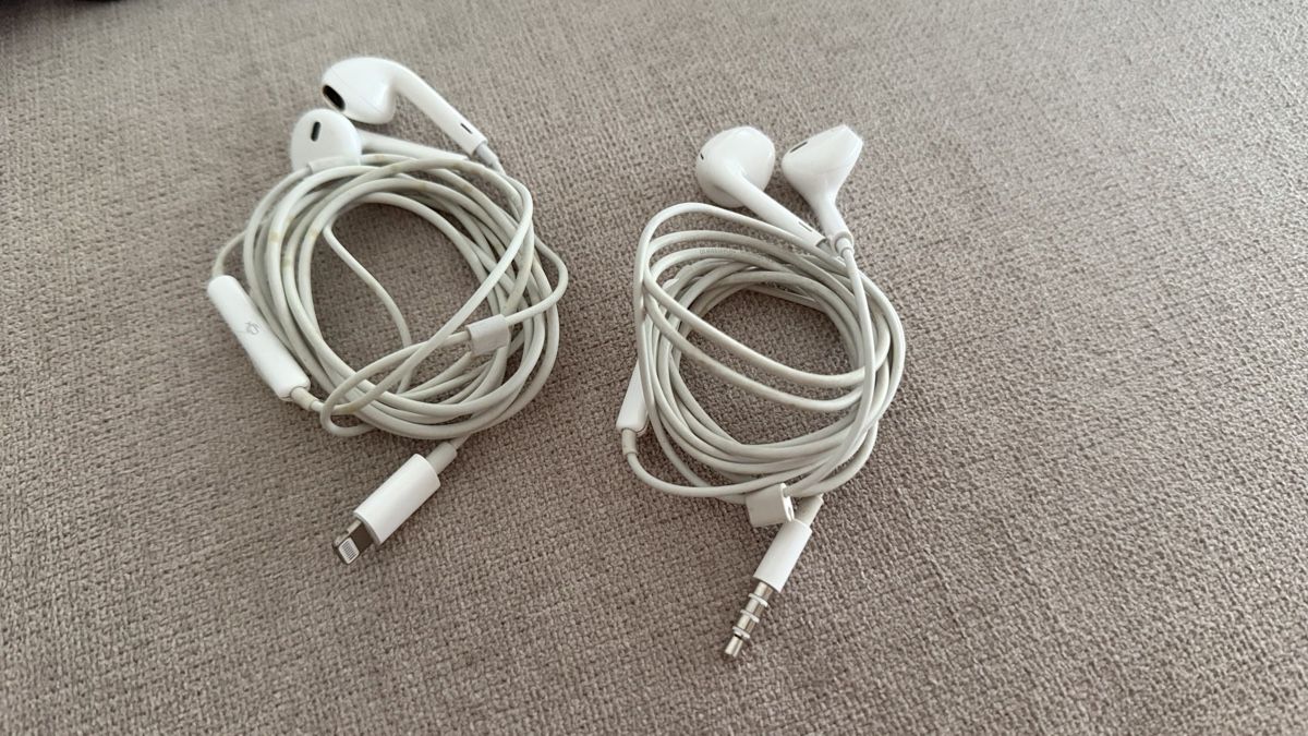 Apple Cuffie: 2 Apple Kopfhörer - Top zustand! – Usato da Güttingen venduto da Annuschka17