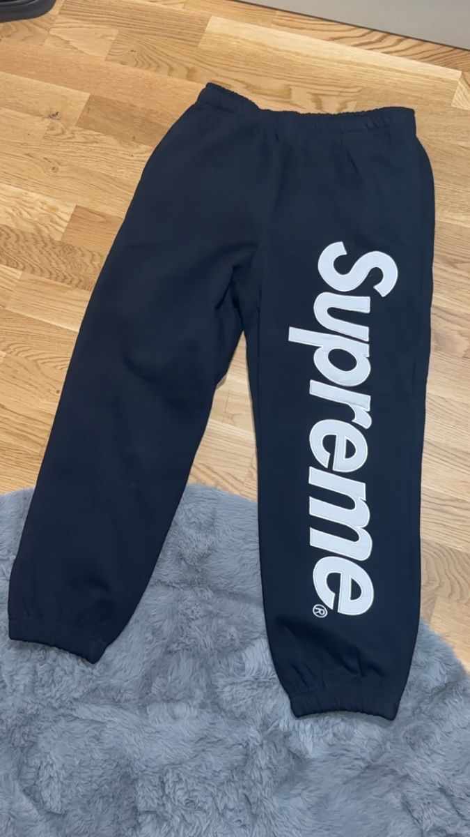 Supreme Pantaloni: Supreme Trainerhose – Nuovo (secondo la descrizione) da Pieterlen venduto da sam_58jm